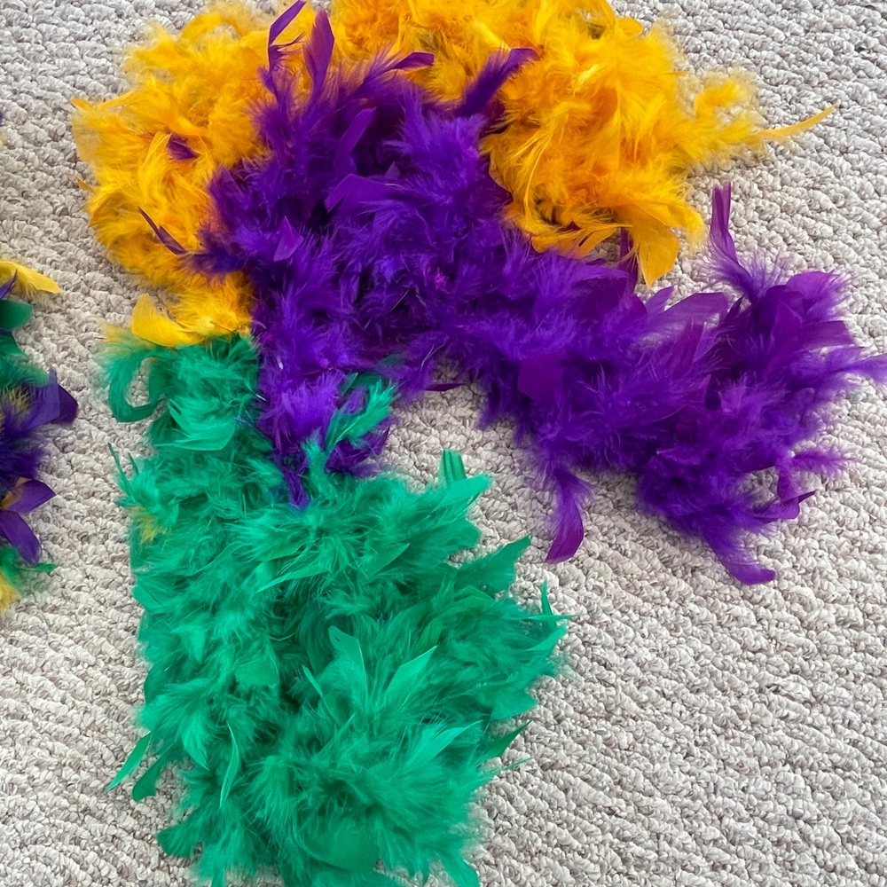 Three Mardi Gras feather Boas - Picture 9 of 9